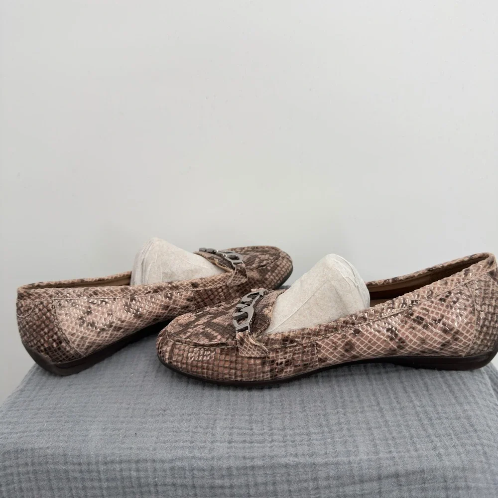 Snakeskin leather loafers Easy Spirit Seantiria women's‎ 9M chain detail chic